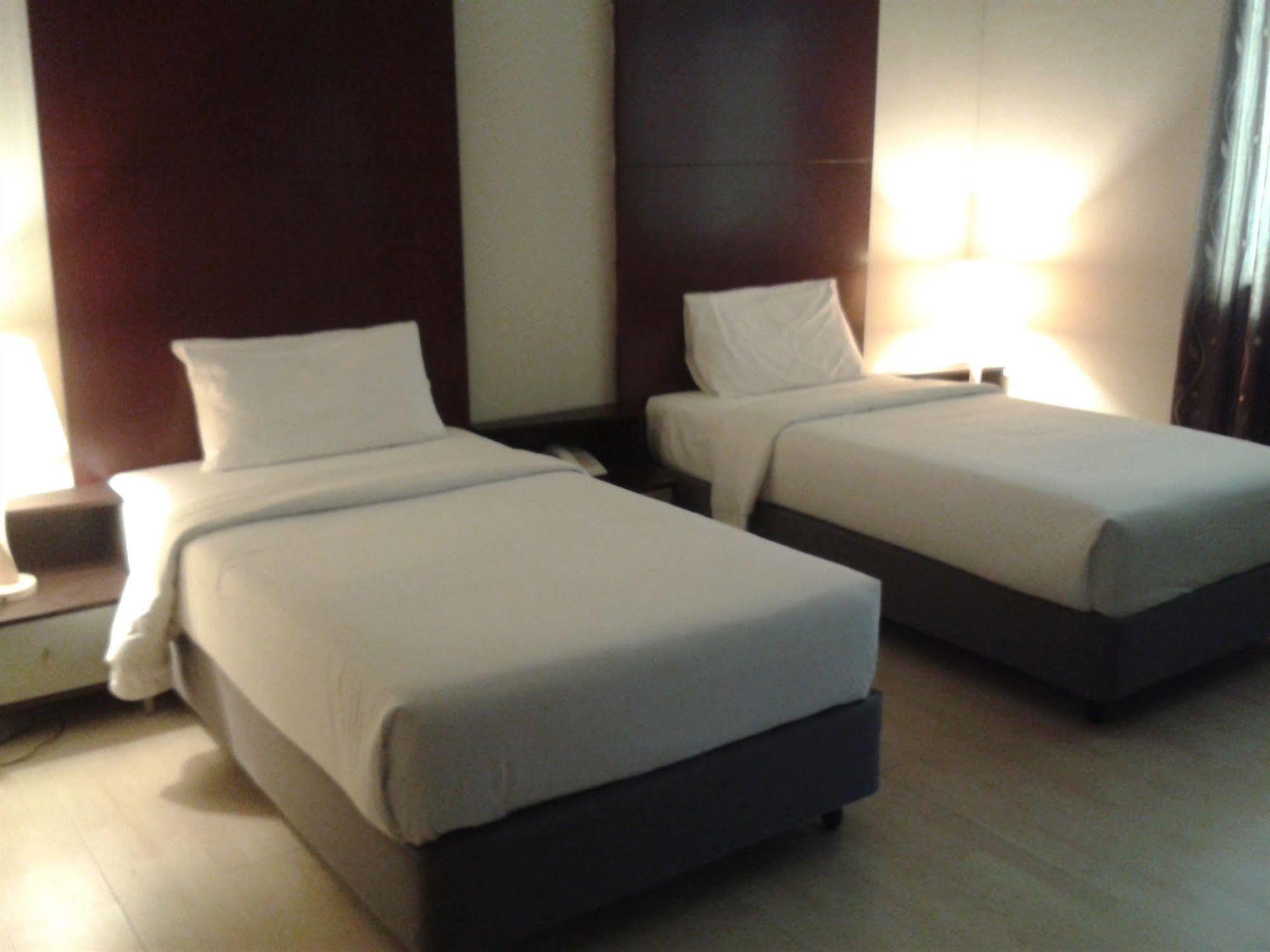 בנדר סרי בגאוואן Ginasuite Kompleks27 Hotel מראה חיצוני תמונה